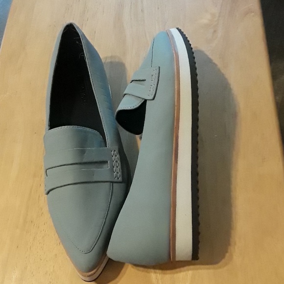 Shoes - Picture 3 of 5